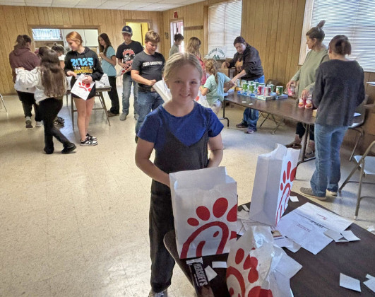 THANKSGIVINGTREATS were provided to the Spur Food Bank to help those in need enjoy a delicious dessert. | HENRY CHAPMAN PHOTO