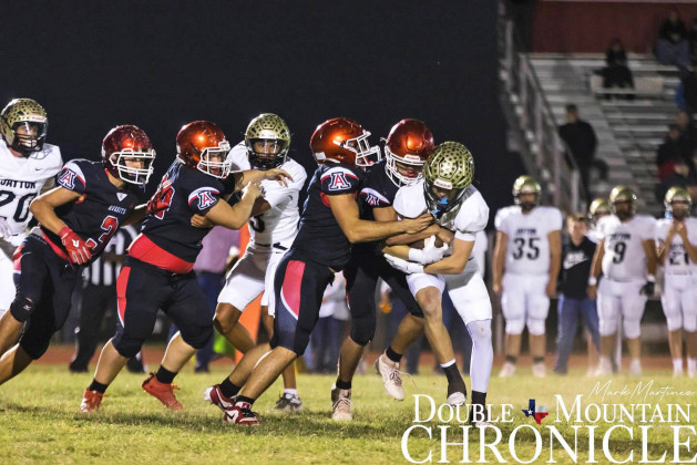 ONOFFENSE JuniorquarterbackSeanStanalandputtheballinthe air to the tune of 122 yards and 3 touchdowns, and junior running back Bode Ham with 5 carries for 91 yards and 3 touchdowns on the ground, for the win against the Hornets. | MARK MARTINEZ FOR THE DOUBLE MOUNTAIN CHRONICLE