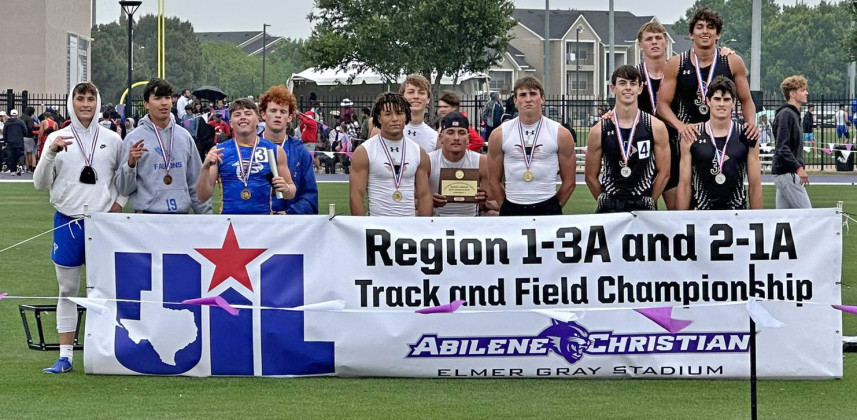 Jaybirds 4x400 relay team of Bode Ham, Sean Stanaland, Colt Gentry and Griff Reel