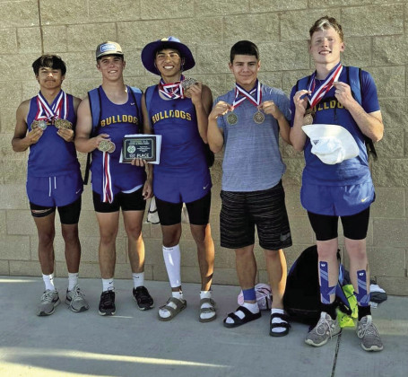 Spur qualifies 14 for area track meet