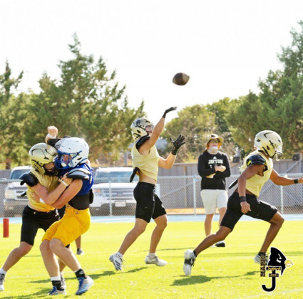 JAYTON SCRIMMAGE The Jayton Jaybirds soared high in a tough scrimmage against theWhiteface Antelopes and showed why they’re a force this season. | COURTESY PHOTO