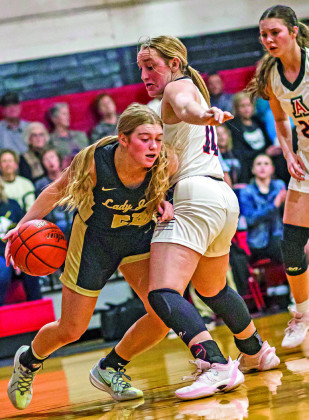 JAYTON SWEEPS The Jayton The Jayton Lady Jays and Jayton Jaybirds varsity basketball teams swept Aspermont last week. The Lady Jays won 35-31 and the Jaybirds prevailed 62-29. | DOUBLE MOUNTAIN CHRONICLE PHOTOS