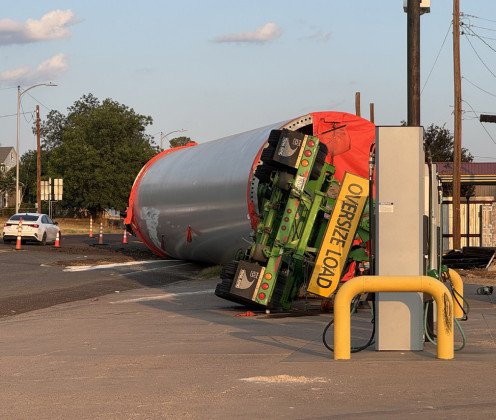 OVERSIZED LOAD OVERTURNS IN SPUR