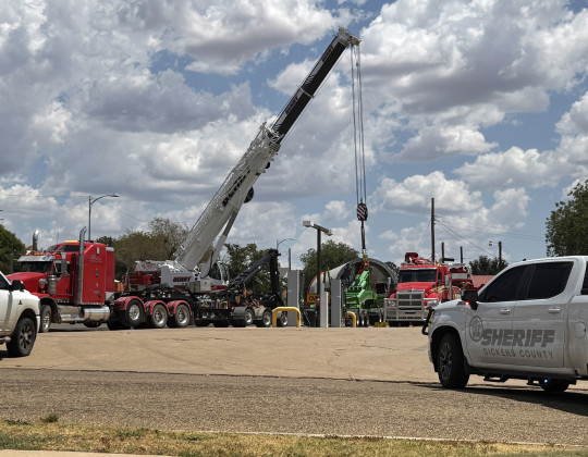 OVERSIZED LOAD OVERTURNS IN SPUR
