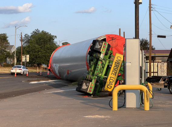OVERSIZED LOAD OVERTURNS IN SPUR