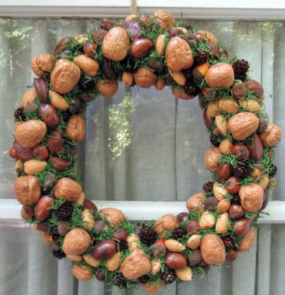 Making nut wreaths for the holidays