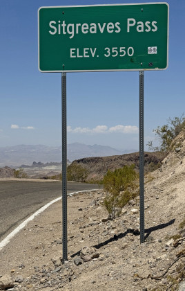 ROADTOOATMAN Thehamlet of Oatman, Arizona, lies over the winding two-lane of Route 66 between Kingman, Arizona, and Needles, California.