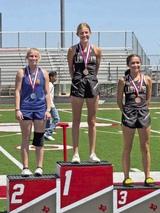 SPUR TRACKSTERS ADVANCE TO REGIONAL