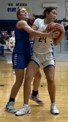 Keylee Molina (24) grabs a steal in the Spurettes’ tough loss to Valley.