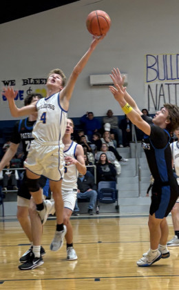 Bulldog point guard Josh Ortiz brings the ball down court in Spur’s first district game against Valley.