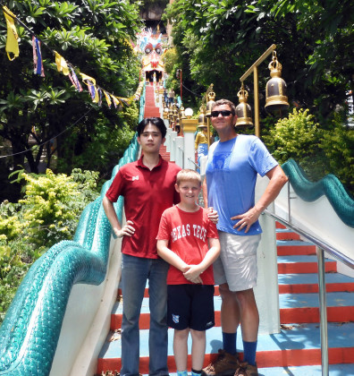 GREETINGS FROM THAILAND Students and school staff back homeinSpurrememberSuebsakMacharoenrungrueangas“Vun.” David Pafford and his son, Caleb, had the opportunity to visit with Vun (far left) in his own home country last week. MORE PHOTOS, PAGE 8 | COURTESY PHOTO
