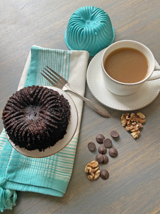 FAST BREAK These delicious little treats can be made in the microwave for everyday enjoyment or—with a little frosting— special occasions. | ANGELINA LaRUE PHOTO