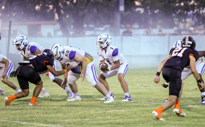 TOUGHGAMEVS.#4DRAGONS The Spur Bulldogs came up short of winning Sept. 25, but the team showed great efforts and fight on the field. | ROPER HOWELL PHOTOS
