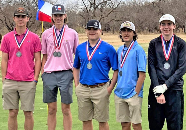 Spur golf team advances to Regional