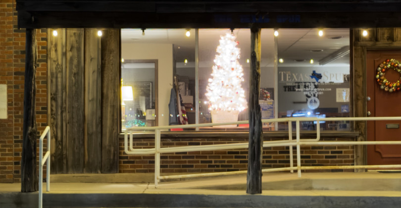 SPOTLIGHT ON HOLIDAY DECORATIONS IN DOWNTOWN SPUR