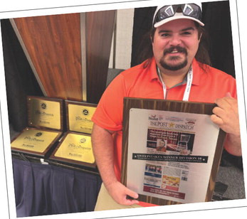 SWEEPSTAKES WINNER inDivision 10,thestate’ssmallestcirculation weeklynewspapers, wasThePostDispatch, afirstfortheGarzaCountynewspaper. Claiming thehonorsfortheDispatch wassportsjournalist RussMorris(above,attheawards luncheon inDallasJune20).Sweepstakes isawarded tothecompeting newspaper withthehighest scoreofpointswonthatyearinallcoverage categories.