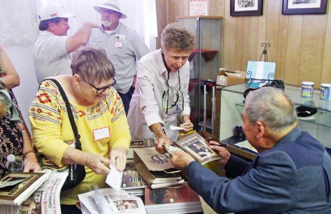 FORMER STATE HISTORIAN Bill O’Neal presented a History Ramble, talk, and book signing to an enthusiastic crowd Oct. 14 at the Palace Theater and surrounding locales. | LEVI MITCHELL PHOTO
