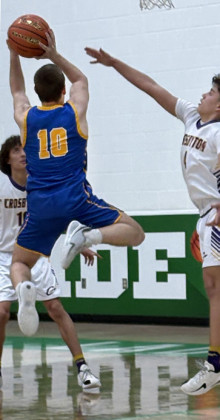 IN FOR TWO Senior Brody Dempsey (10) scores two points against Crosbyton in the two teams’bi-district game.