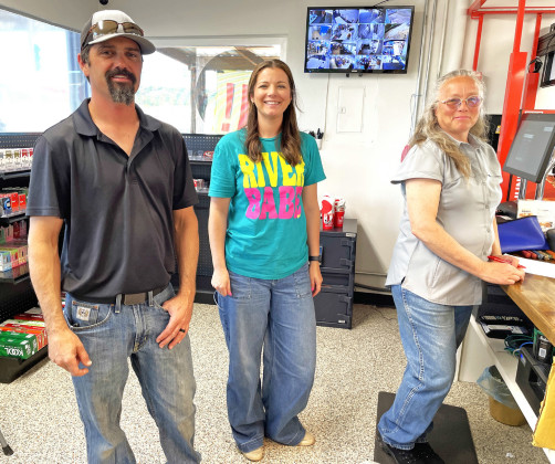 Lucee’s opens to crowds seeking fuel and fried chicken