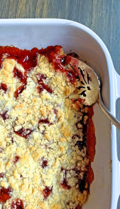 DELECTABLE DESSERT Having a bag of organic“frozen” berries on hand for this delicious, healthy fruit crisp is the ideal way to keep them readily available. | ANGELINA LaRUE PHOTO