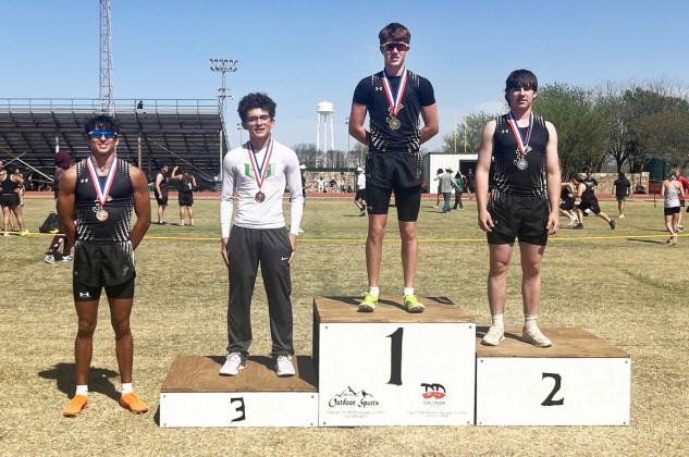 Jayton qualifies multiple tracksters for Area meet