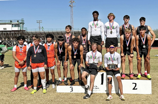 Jayton qualifies multiple tracksters for Area meet