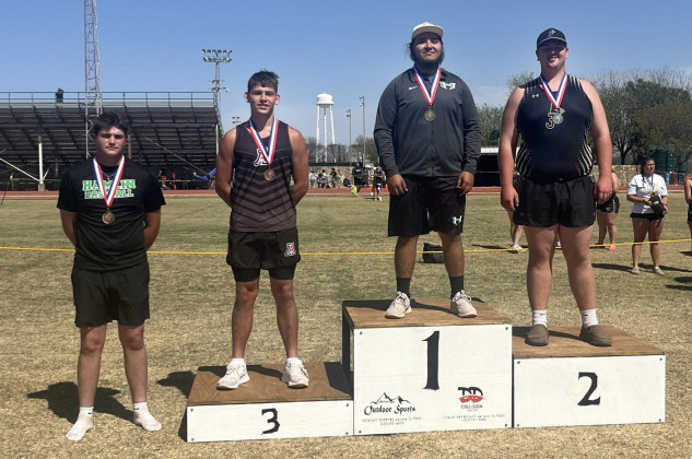 Jayton qualifies multiple tracksters for Area meet