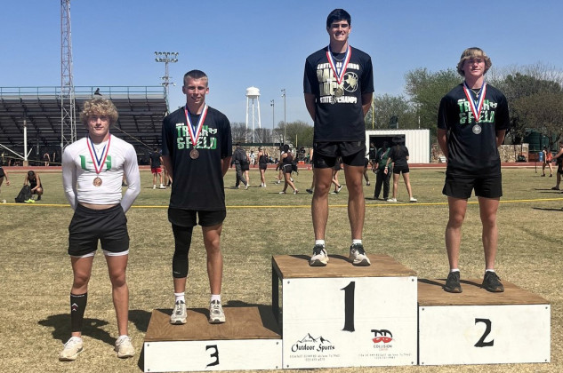Jayton qualifies multiple tracksters for Area meet