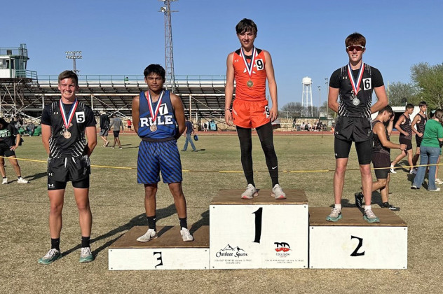 Jayton qualifies multiple tracksters for Area meet