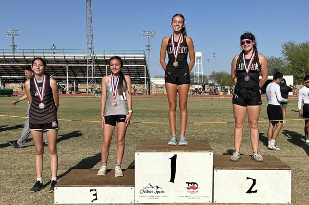 Jayton qualifies multiple tracksters for Area meet