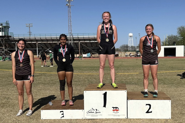 Jayton qualifies multiple tracksters for Area meet