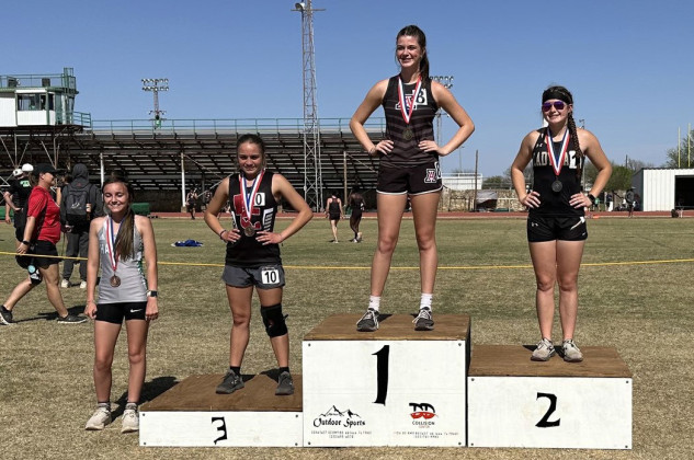 Jayton qualifies multiple tracksters for Area meet