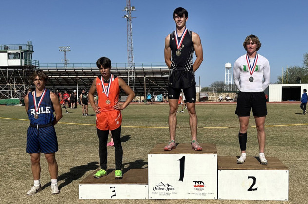 Jayton qualifies multiple tracksters for Area meet