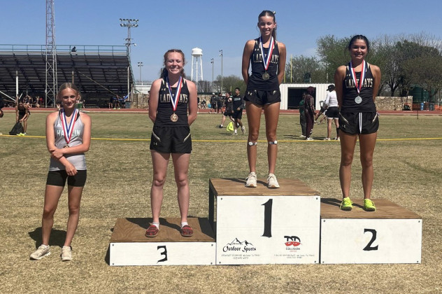 Jayton qualifies multiple tracksters for Area meet