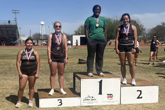 Jayton qualifies multiple tracksters for Area meet