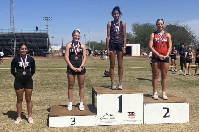 Jayton qualifies multiple tracksters for Area meet