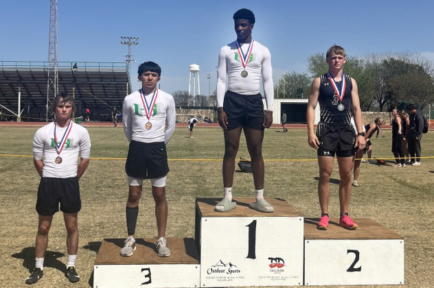 Jayton qualifies multiple tracksters for Area meet