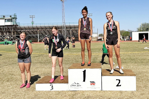 Jayton qualifies multiple tracksters for Area meet