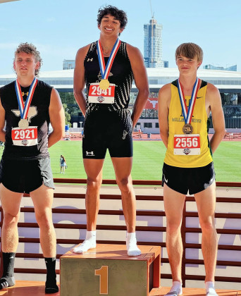 FORTHESECONDYEARINAROW Jayton’s Sean Stanaland (center) took the gold medal in the boys 800m run, this year with a time of 1:52:95. | COURTESY PHOTO