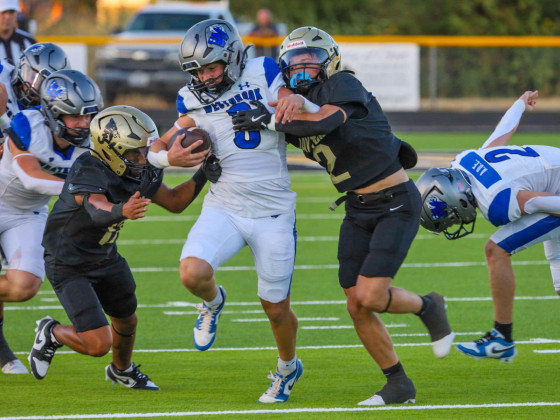 JAYBIRDS TOP D1 SCHOOL In Thursday’s night’s Gridiron Classic in Jayton, the No. 1–ranked team out of Division II, the Jayton Jaybirds, created headlines across the six-man world as the Jaybirds trounced No. 3 Westbrook from Division I, 66-16. The Jaybirds ran only 16 plays but scored on five of them while getting a kickoff return, an interception and a fumble recovery for three more scores against the highly regarded Wildcats. | COURTESY PHOTO