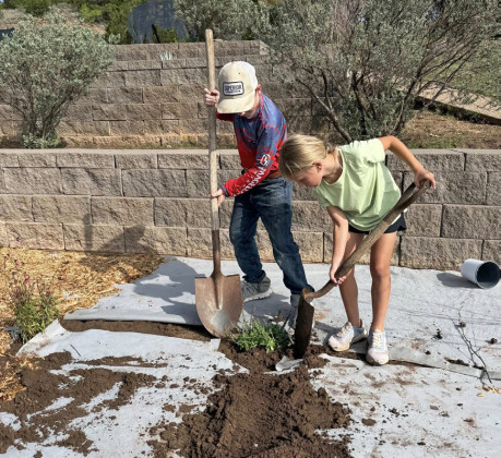 Dickens 4-H beautifies annex, Springs entry