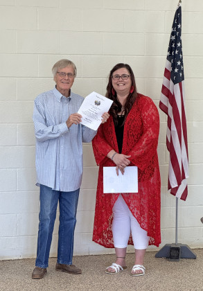 Spur inducts Schmidt as mayor, thanks Jones for decade of service
