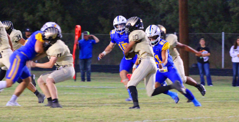 THESPURBULLDOGS took an early lead in their Oct. 4 Homecoming matchup against the O’Donnell Eagles. District play begins Thursday night in Silverton versus the Owls. | SPUR YEARBOOK STAFF