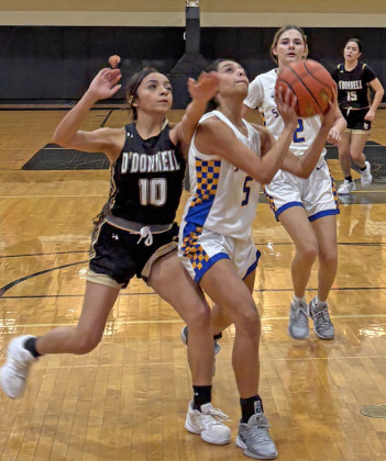 BI-DISTRICT WIN Senior Olivia Ortiz goes for two against O’Donnell in the Spurettes’ Feb. 16 victory. | TEXAS SPUR