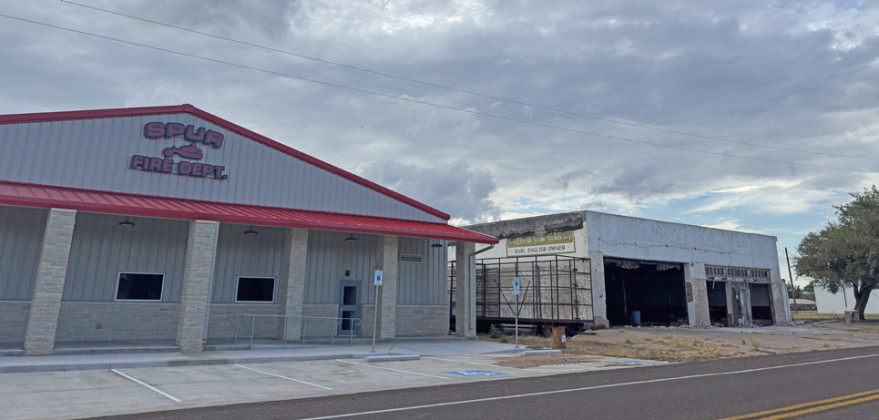 Demos former Wyatt’s Tractor building