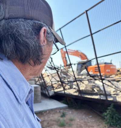 Demos former Wyatt’s Tractor building