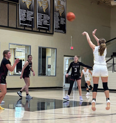 Lady Jays drop league opener to Aspermont