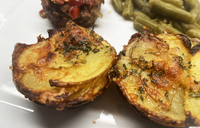 MAKEYOUR OWN AT HOME These thin, crisp layers, separated only by a brush of butter and olive oil mixture and a sprinkling of parmesan cheese will stack up to meet your wildest expectations. | ANGELINA LaRUE PHOTO