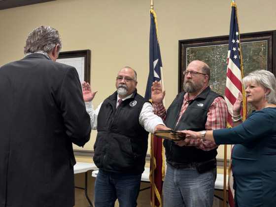 DICKENS OFFICIALS SWORN IN On January 2, 2025 at the Dickens County courthouse, incoming sheriff Jay Allen, county commissioner Chris Horn, and tax assessor/collector Rhonda Brendle took their oaths of office to serve Dickens County, administered by County Judge Keving Brendle. | THETEXAS SPUR