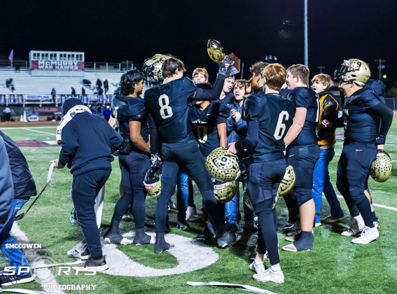 THE ROAD TO STATE for the Jayton Jaybirds lay through two-time state champions Benjamin Mustangs on Friday night. MORE PHOTOS, PAGE 5 | SMcCOWEN SPORTS PHOTO